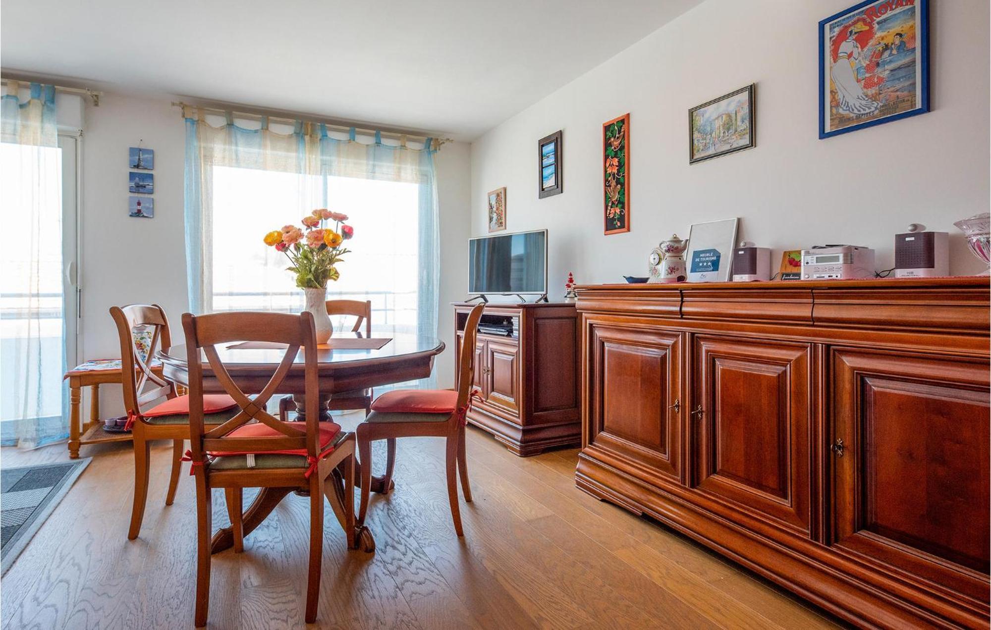 Gorgeous Apartment In Royan With Kitchen Buitenkant foto